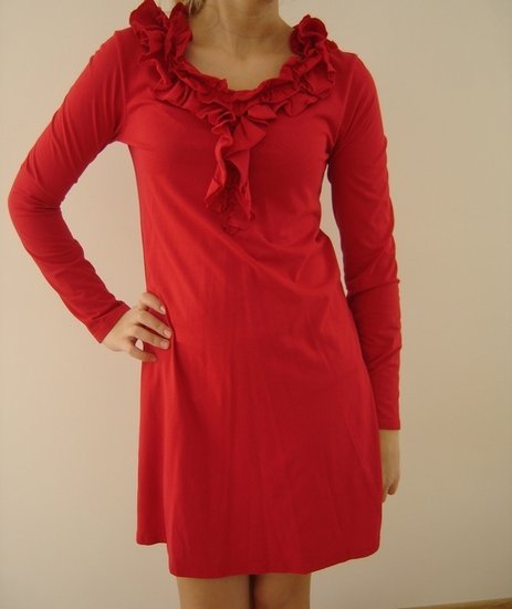 Next raudona suknelė