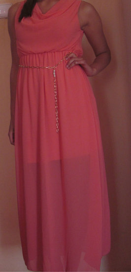Rožinė, ilga suknelė