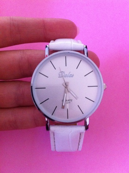 Naujas baltas elegantiskas laikrodis