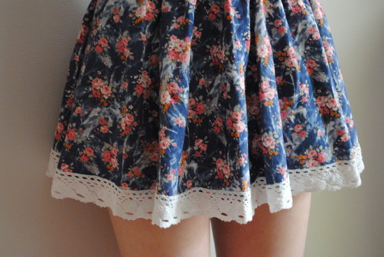 Gėlėtas sijonas