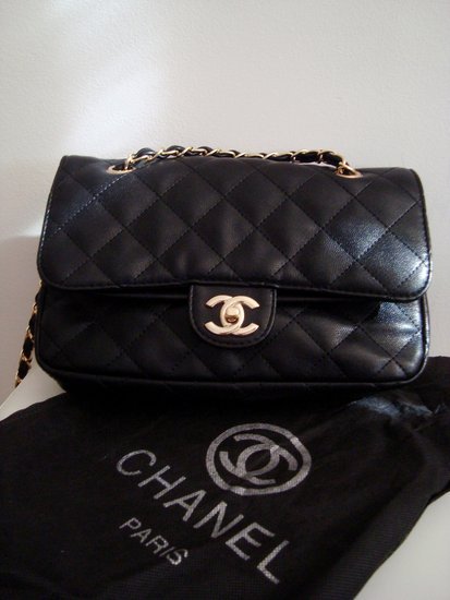 Chanel klasikinė juoda rankinė-delninė