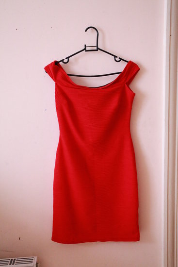 Tobula raudona suknele