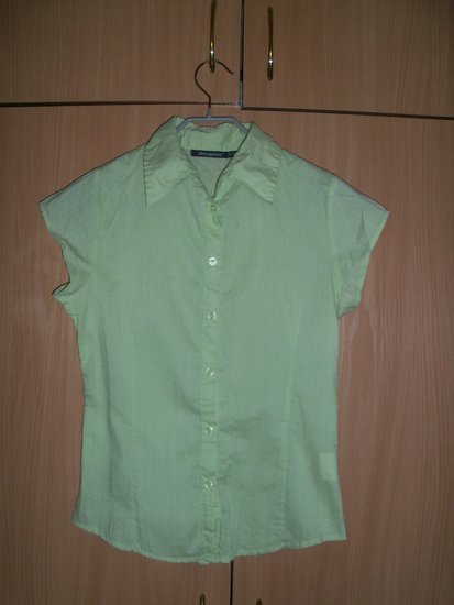 Parduodu žalius marškinukus
