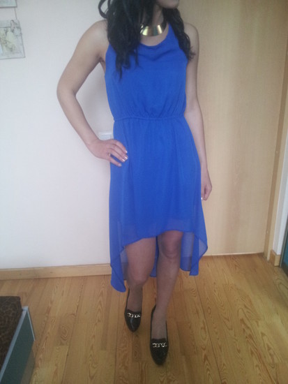 Nuostabi mėlyna asimetrinė suknelė 