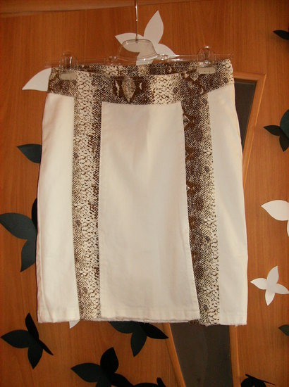 Baltas dailus sijonas