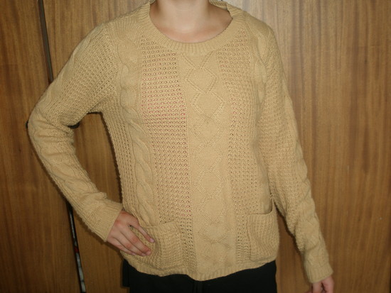 minkštas smėlio spalvos megztinis
