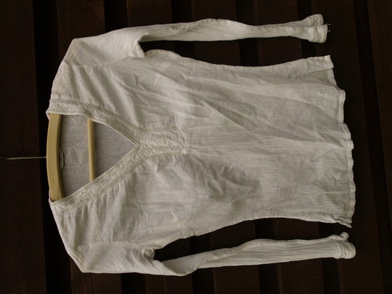 Balti marškiniai ilgomis rankovėmis 