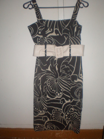 Stilinga suknelė su diržu