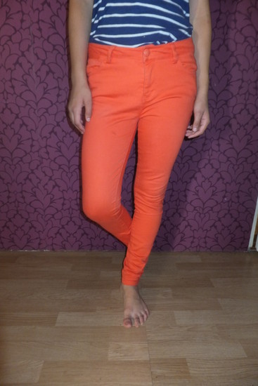 Ryškios oranžinės kelnės