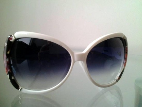 balti saulės akiniai I