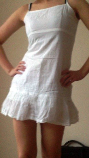 Balta su sleikutem suknele