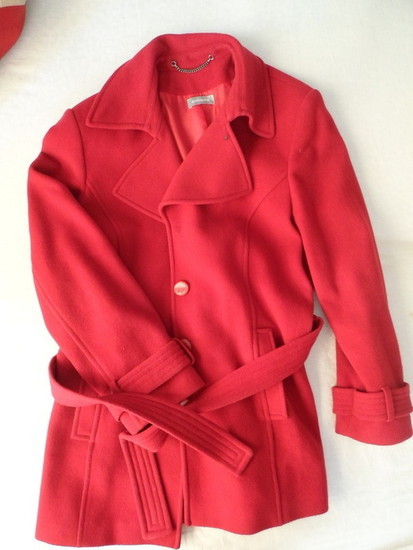 Naujas raudonas paltas