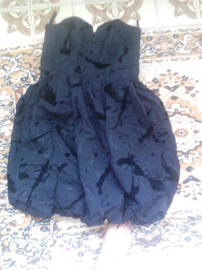 proginė juoda suknelė