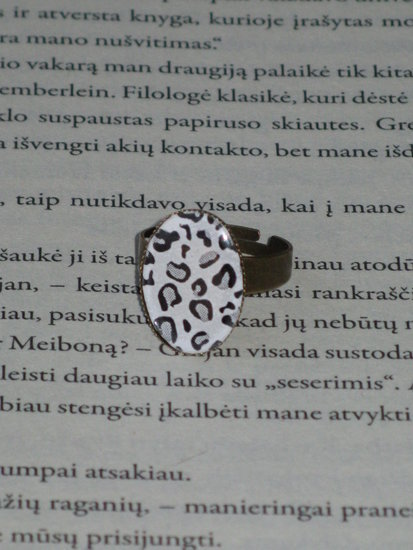 Žiedas su leopardo raštu