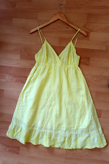 38-40d.Beveik nauja geltona suknelė 