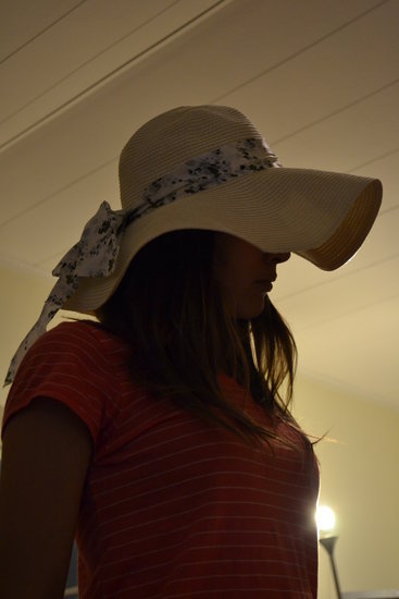 Moteriška skrybėlė