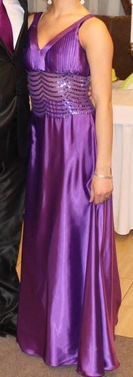 Ilga violetinė suknelė