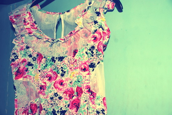 gėlėta vasariška suknelė 