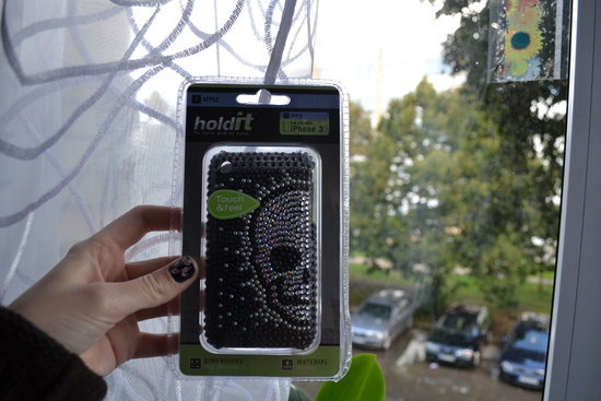 Iphone 3 dėklas su kaukole iš akmenukų