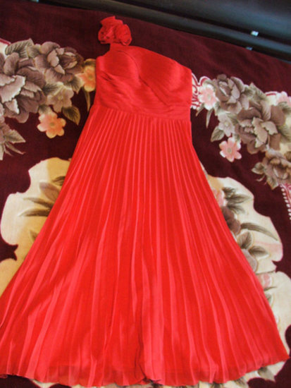 Proginė, ilga, raudona suknelė