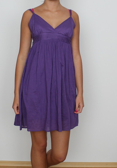 Violetinė lengva vasariška suknelė