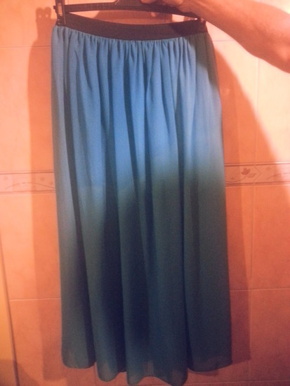 Ilgas žydras sijonas