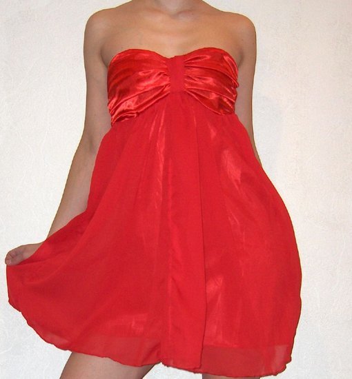 Nauja Raudona suknele