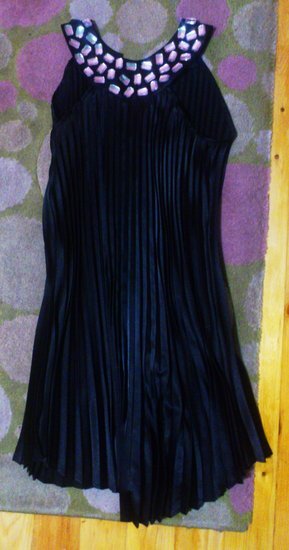 elegantiška juoda suknelė