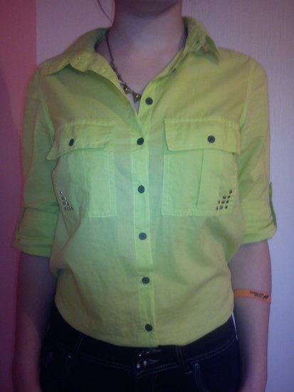 Neoninės žalios spalvos marškiniai