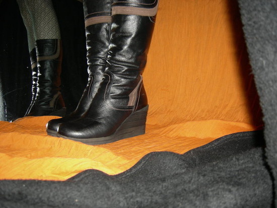 Moteriški šilti ilgaauliai odiniai batai