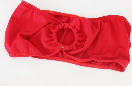 Raudonas maudymosi kostiumėlis 