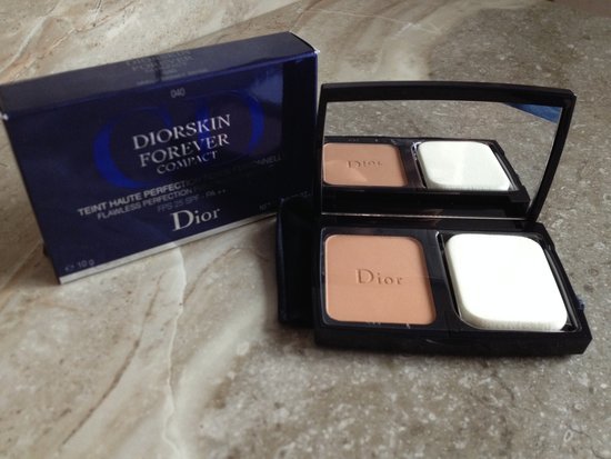 Pudra „Diorskin Forever Compact  040 Honey Beige