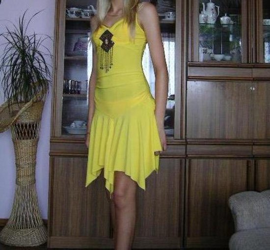Geltona suknelė 