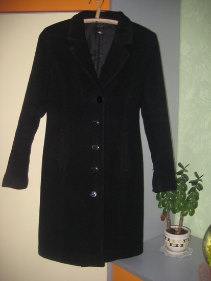 Juodas žieminis paltas