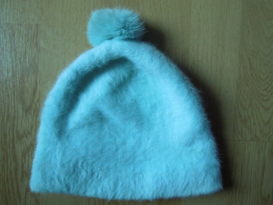 Šilta mėtinė pūkuota kepurė