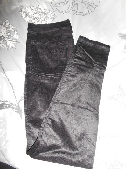 juodos velvetines kelnes