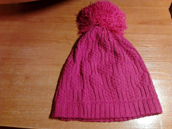 Rožinė kepurė su bumulu