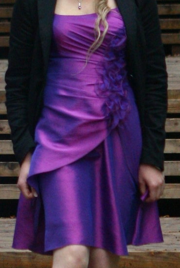 Violetine/purpurine suknele