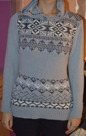 šiltas raštuotas megztinis
