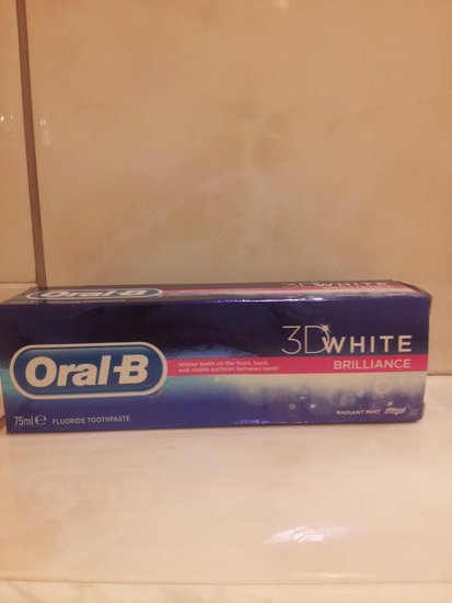 oral-B balinanti dantų pasta