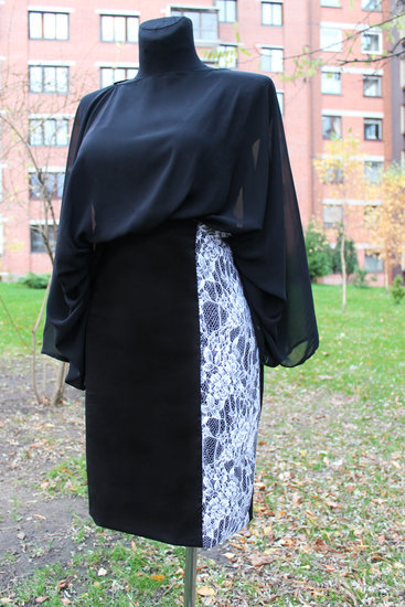 Juodas sijonas su baltais nėrinukais