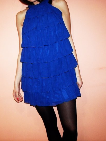 mėlyna suknelė su kutukais