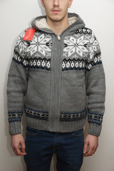Skandinaviškas megztinis su kailiu