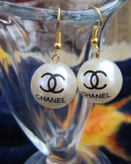 Chanel pearl ball auskarai