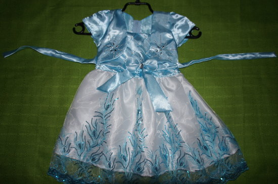 Princesės suknelė 2 - 3 m nauja su defektu
