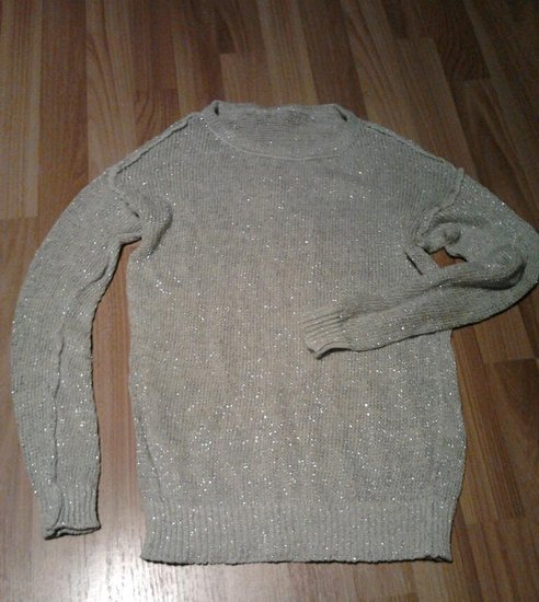 Baltas megztinis su blizguciais 