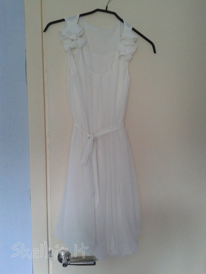 Lengvutė balta suknelė