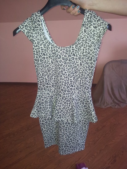 Leopardinė peplum suknelė