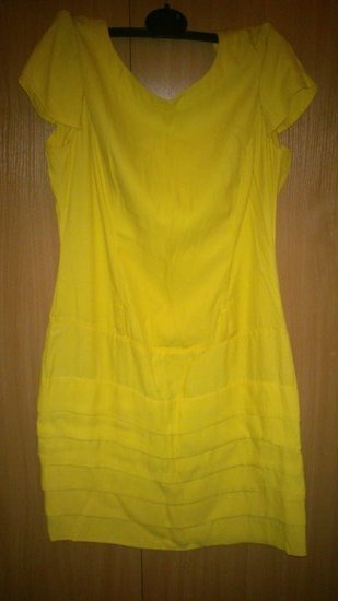 Geltna suknia