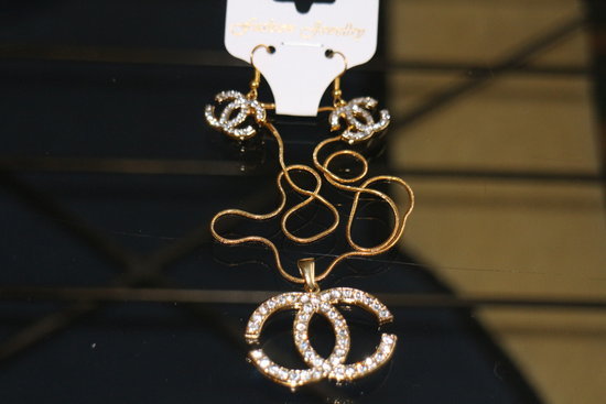 Chanel komplektas grandinėle, pakabukas, auskarai